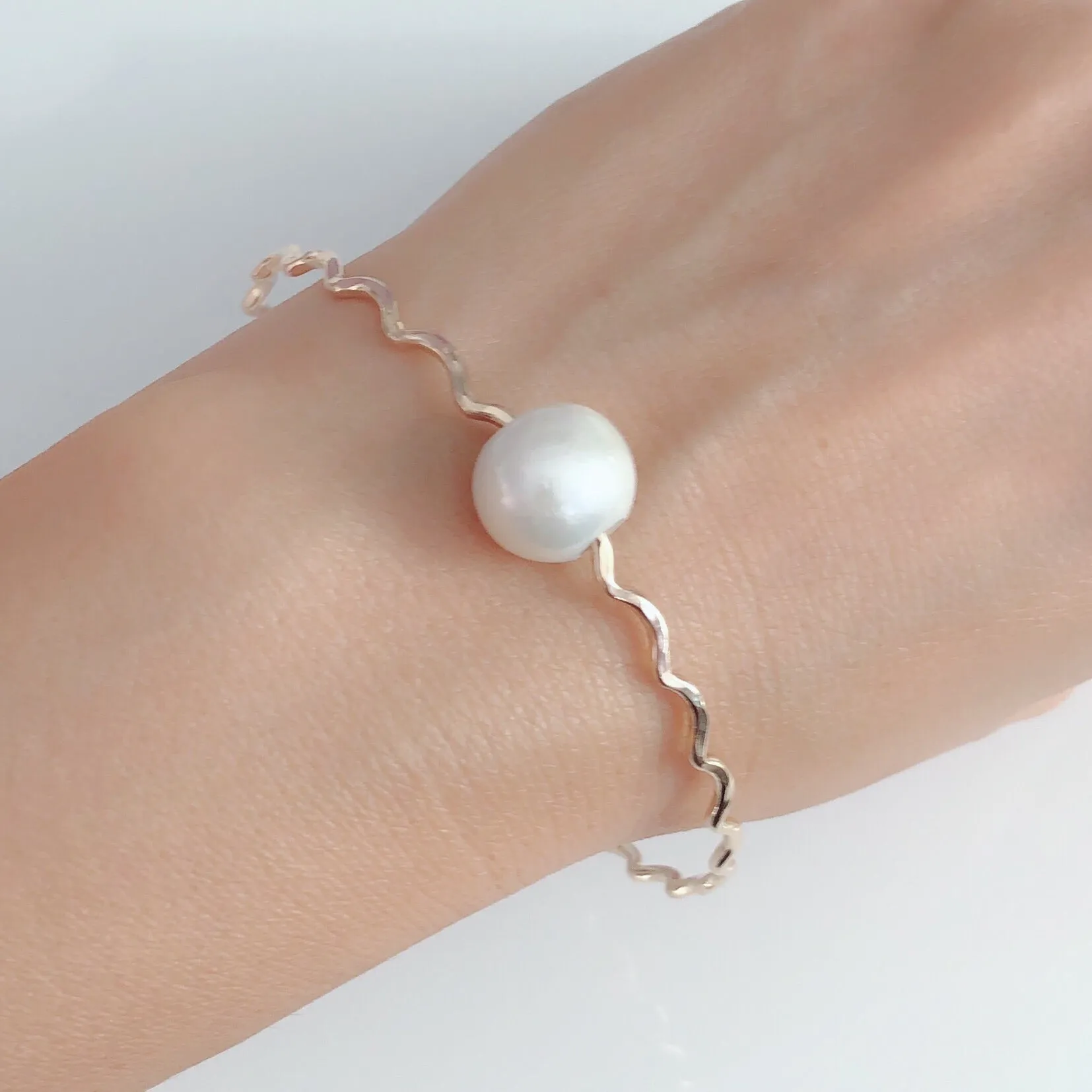 Bangle UNAHI - white Edison pearl (B429)