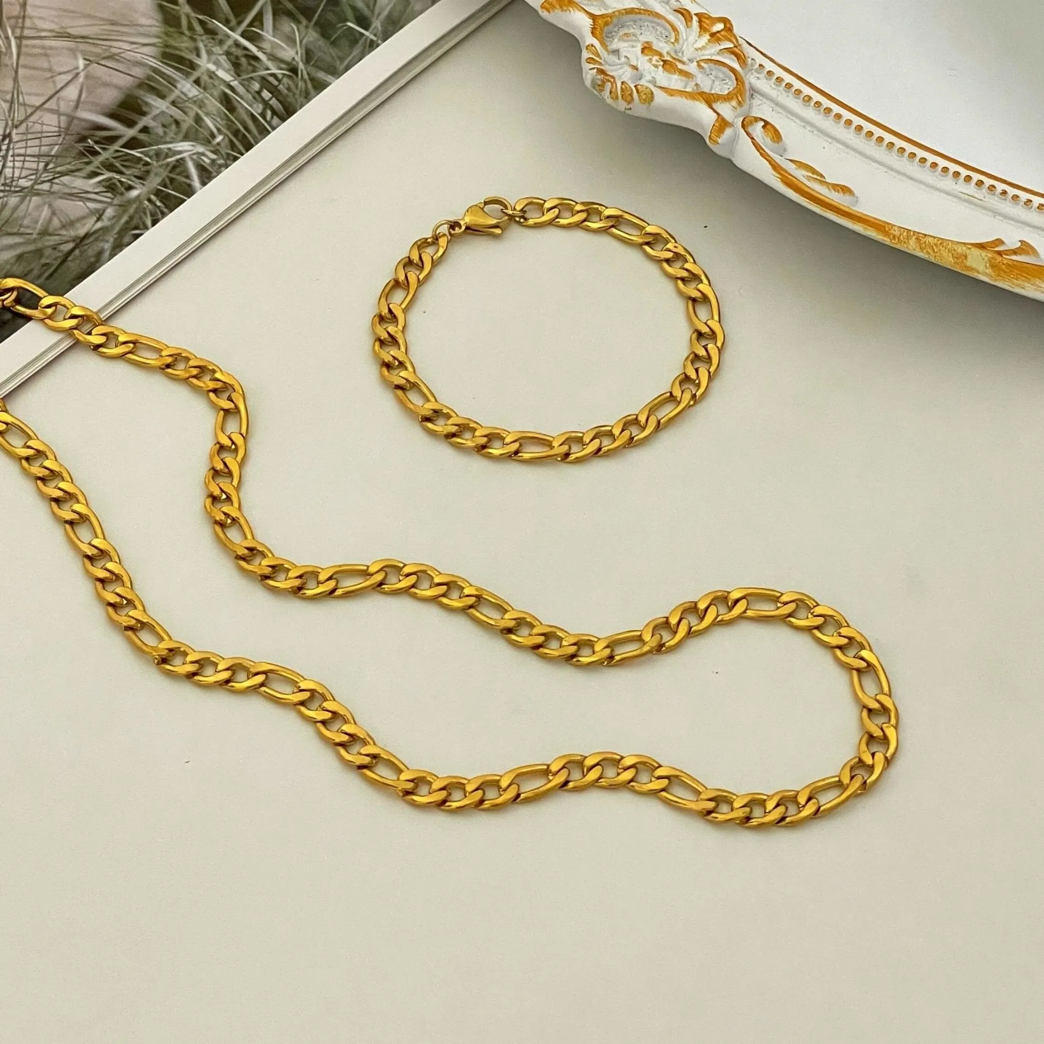 Figaro Chain Bracelet Gold