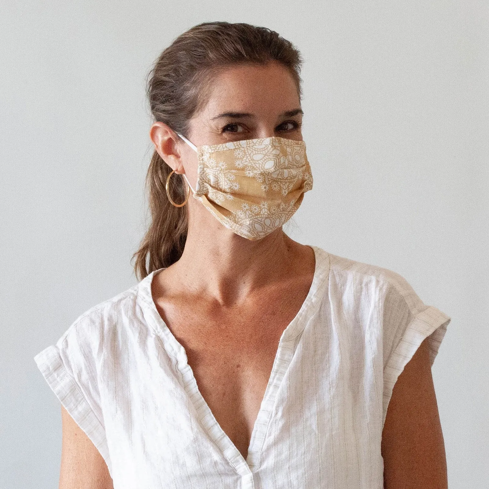 Medallion Tan Pleated Cotton Mask